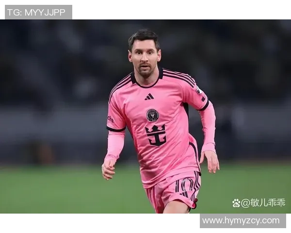 《探索足球巨星的传奇人生与辉煌时刻：从绿茵场到全球舞台的心路历程》